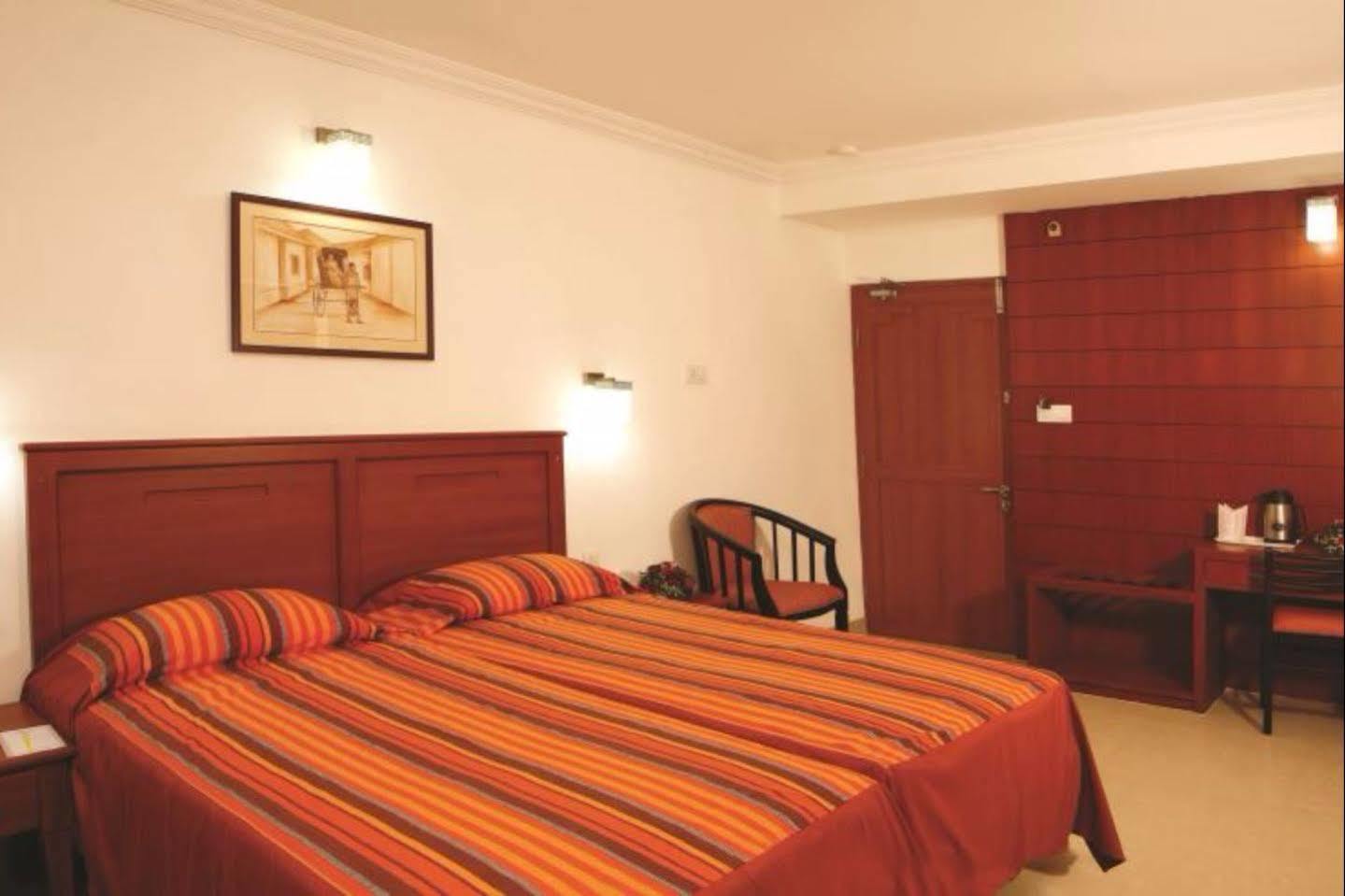 Hotel Hill View Kochi Esterno foto
